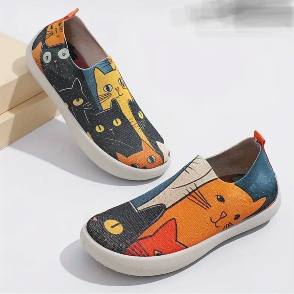 Colorful Artistic Flats Sz 40 (8.5) w/Abstract Cat Design; excellent condition